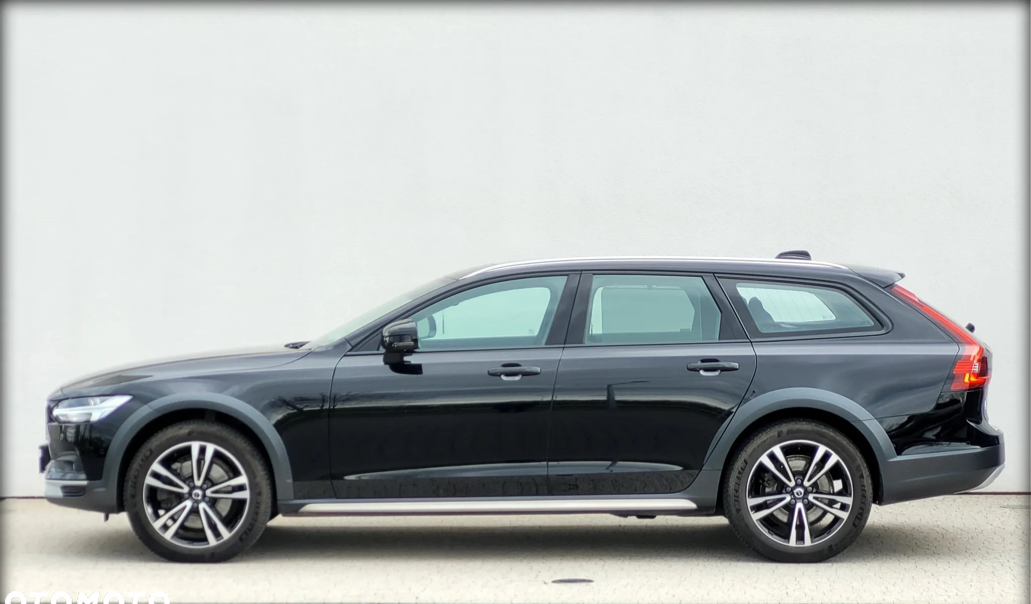 Volvo V90 Cross Country cena 215500 przebieg: 81200, rok produkcji 2021 z Koluszki małe 631